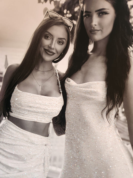 The Opal Edition – A rare gem for your rarest memories. Soft sparkle with polished depth for delicate, high-quality portraits.